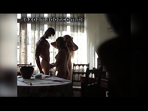 ❤️ Els amics sexuals conviden un home gegant i un trio amb ell Vídeo de sexe a nosaltres ❌❤