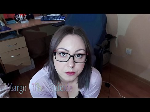 ❤️ Noia sexy amb ulleres xucla un consolador profundament davant la càmera Vídeo de sexe a nosaltres ❌❤