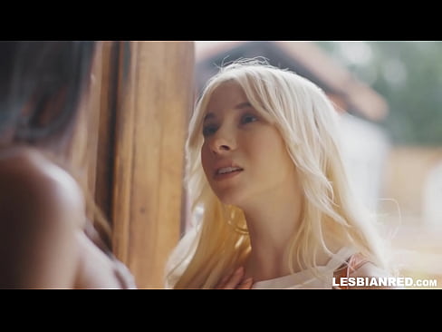 ❤️ La noia torna a casa uns mesos després i s'acaba menjant el cony de la seva madrastra Vídeo de sexe a nosaltres ❌❤